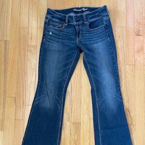 American Eagle 2011 Low Rise Artist Boot Cut jeans Size 6